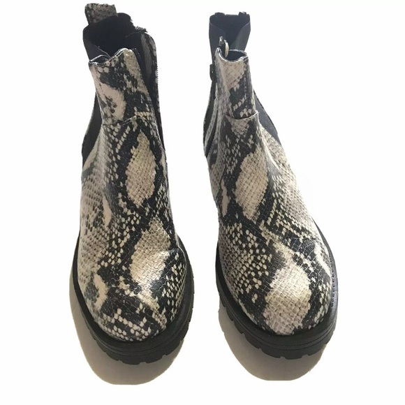 Universal Thread Target Chelsea Boots Booties Double Gore Snake Print Lug Sole 8 - Picture 5 of 10